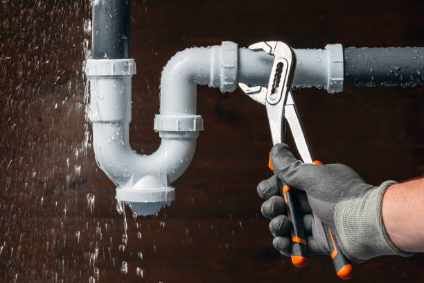 Professional Gas Line Repair technician working in Rainier, WA